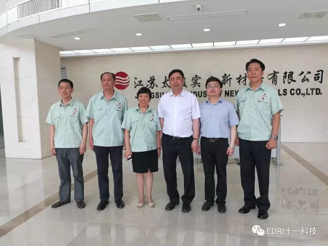 11-趙振元、孫鴻偉與江蘇太極總經(jīng)理徐新予等管理層親切合影.jpg