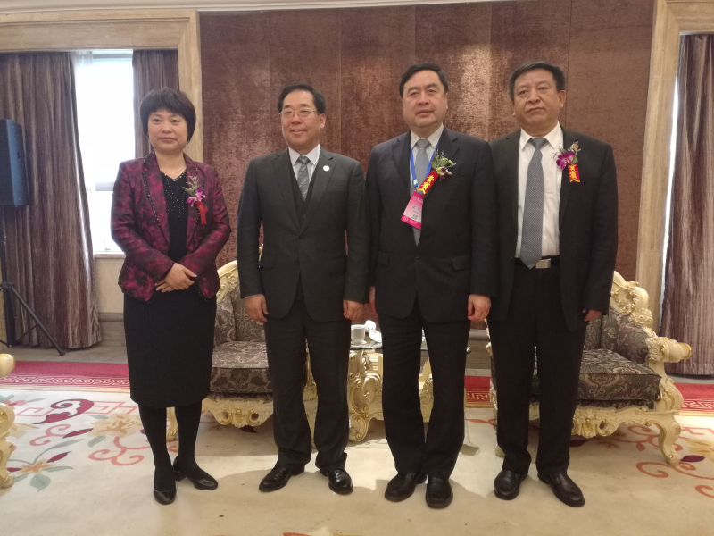 9-趙振元與袁三軍（右一）、孫淑芳（左一）、李中航（左二）親切合影.jpg
